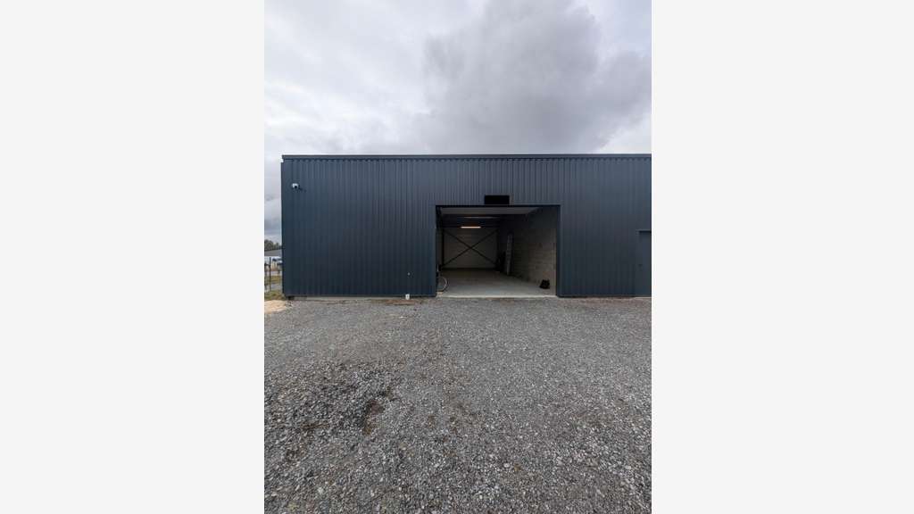 A louer local pro 120m² à Téthieu zone d'activités