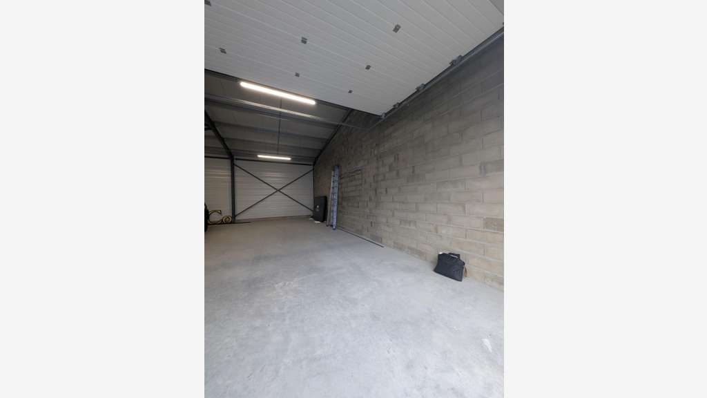 A louer local pro 120m² à Téthieu zone d'activités