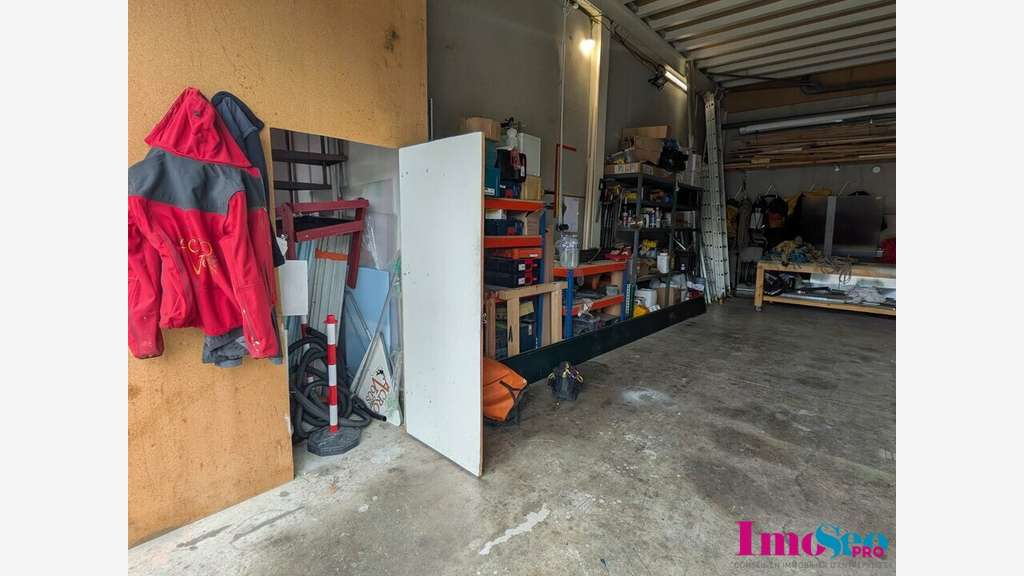 Entrepôt 110m² à louer en ZA à St Pée sur Nivelle