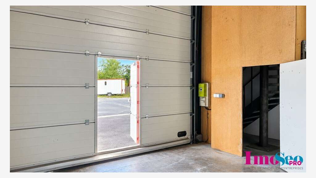 Entrepôt 110m² à louer en ZA à St Pée sur Nivelle