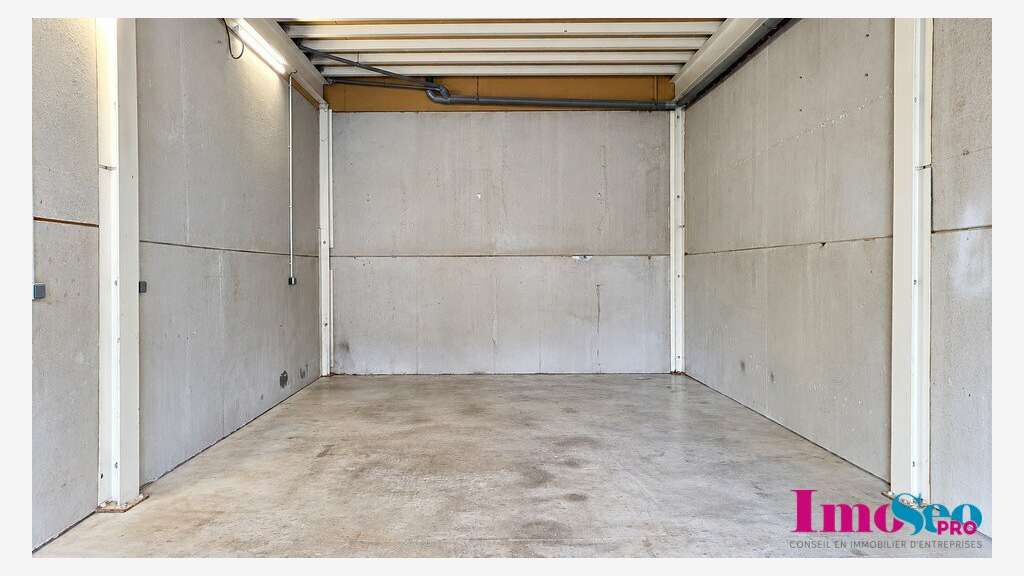 Entrepôt 110m² à louer en ZA à St Pée sur Nivelle