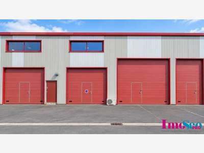 Entrepôt 110m² à louer en ZA à St Pée sur Nivelle