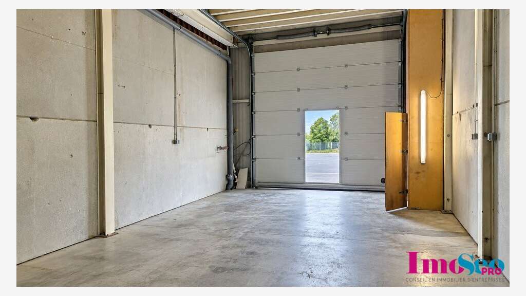 Entrepôt 110m² à louer en ZA à St Pée sur Nivelle