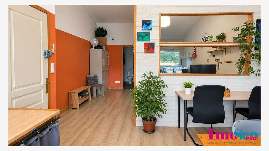 Entrepôt 110m² à louer en ZA à St Pée sur Nivelle