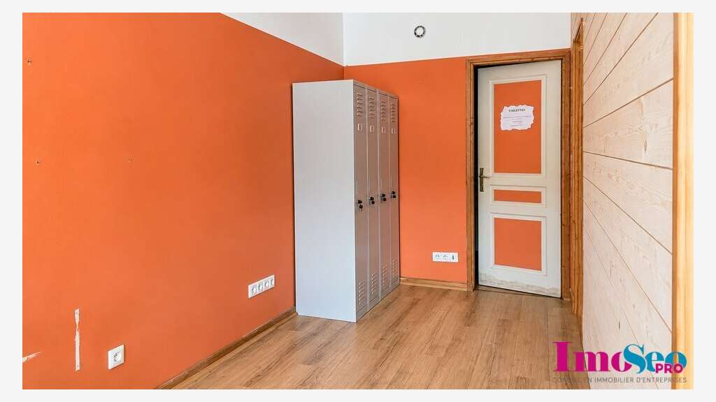 Entrepôt 110m² à louer en ZA à St Pée sur Nivelle