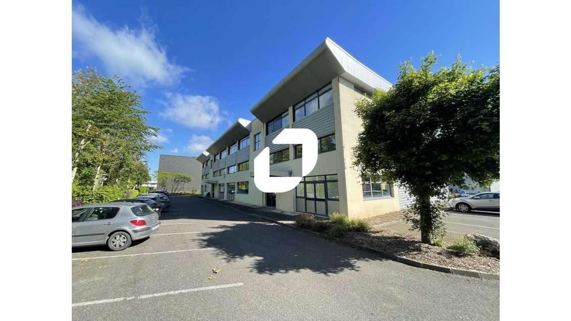 A proximité immédiate de la Francilienne N104, Imm