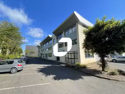 A proximité immédiate de la Francilienne N104, Imm