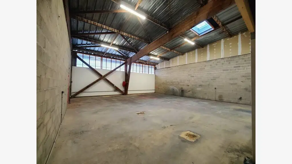 A louer local d'activités 250m² proche Rouen Sud
