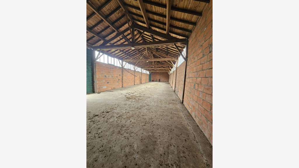 Location entrepôt 235m² à Saint-Porchaire (17)