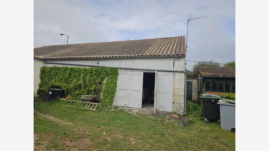 Location entrepôt 75m² à Saint-Porchaire (17)