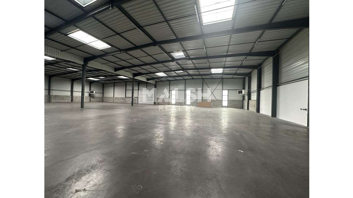 Bâtiment d'activités indépendant à Saint Priest