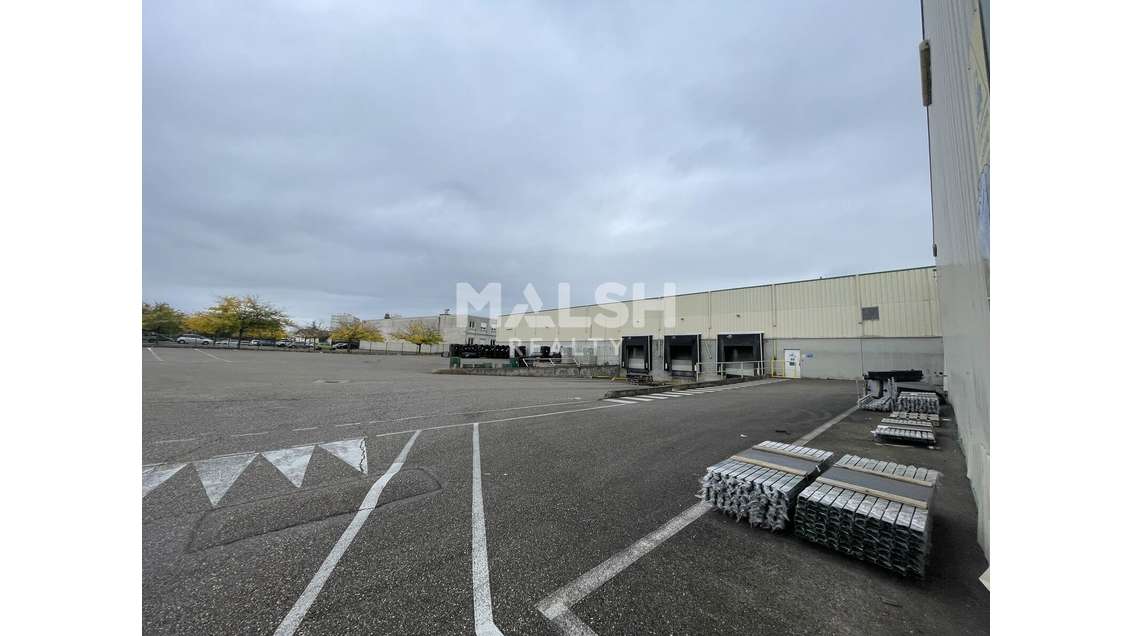 Locaux activités divisibles à louer à Saint Priest