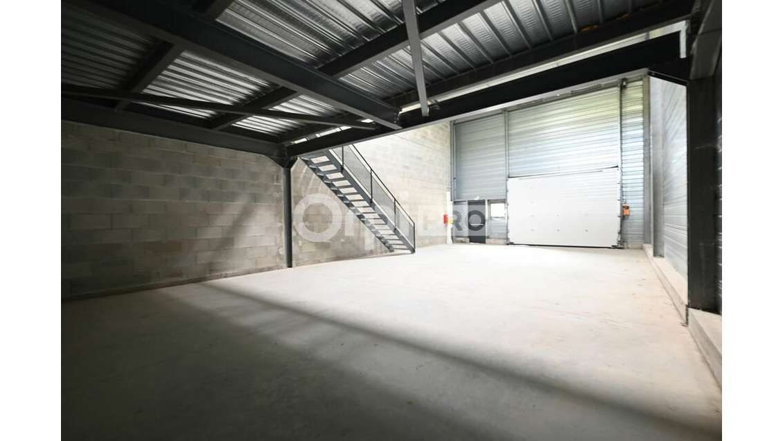 A louer local d'activité de 146m² à Saint Priest