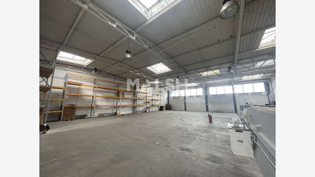 Locaux d'activités 1500m² à louer à Saint Priest