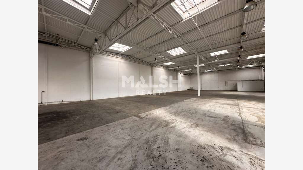 Locaux d'activités 1500m² à louer à Saint Priest