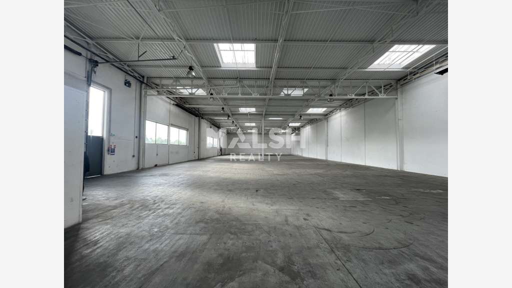 Locaux d'activités 1500m² à louer à Saint Priest