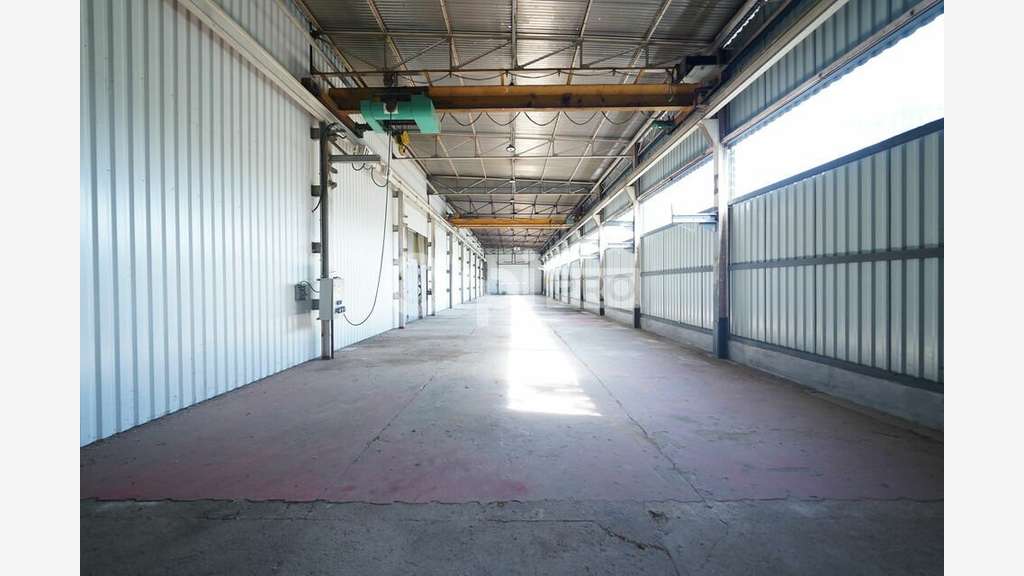 Bâtiment industriel 3800m² à louer à Saint Priest