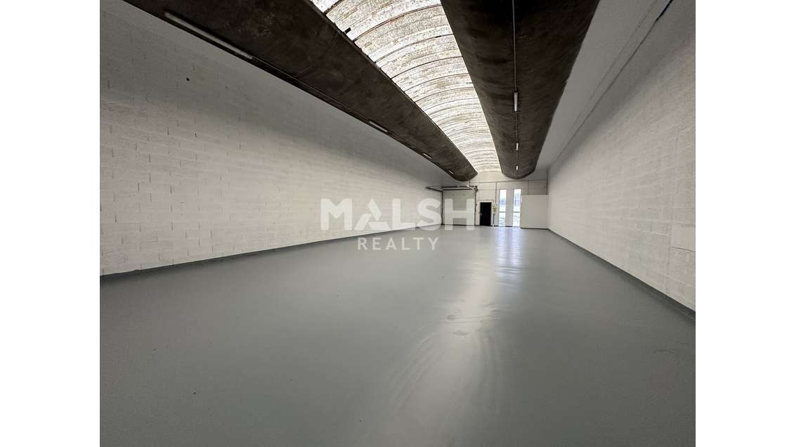 Local d'activités 205m² à louer à Saint Priest