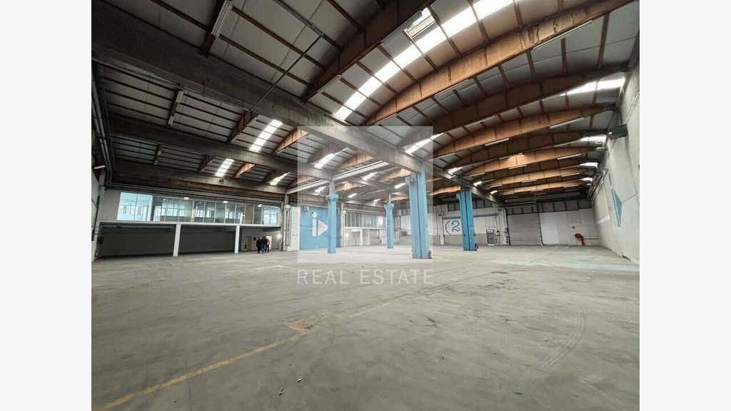 Local d'activité de 1320m² à louer à Saint Priest