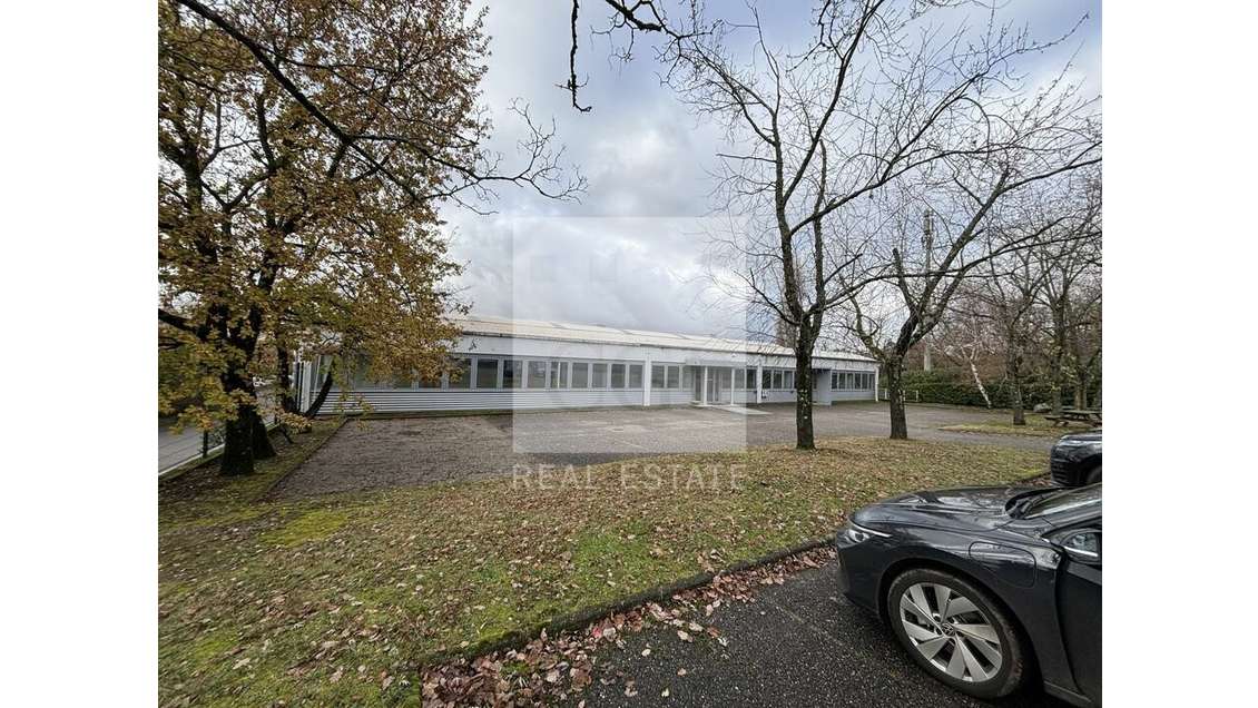 Local d'activité de 1320m² à louer à Saint Priest