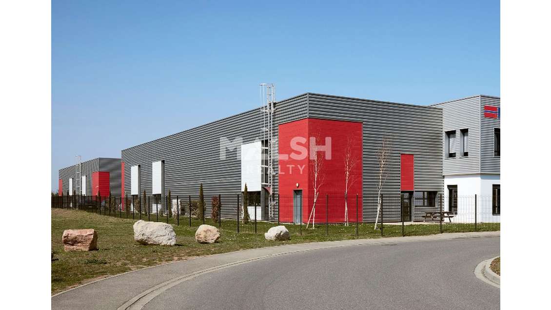 Location local d'activités 598m² Saint-Priest A46