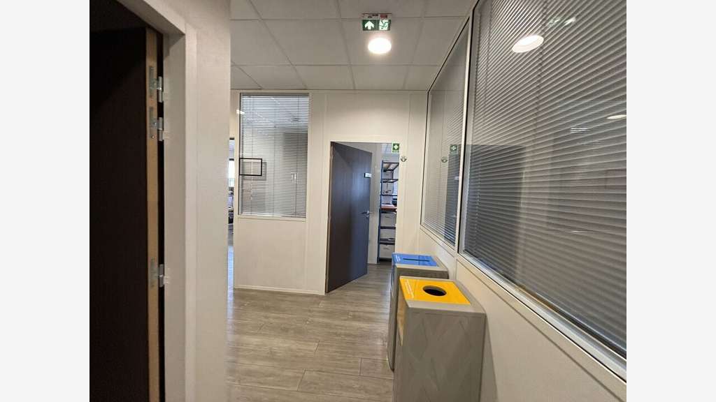 A louer local d'activités mixte 598m² Saint-Priest