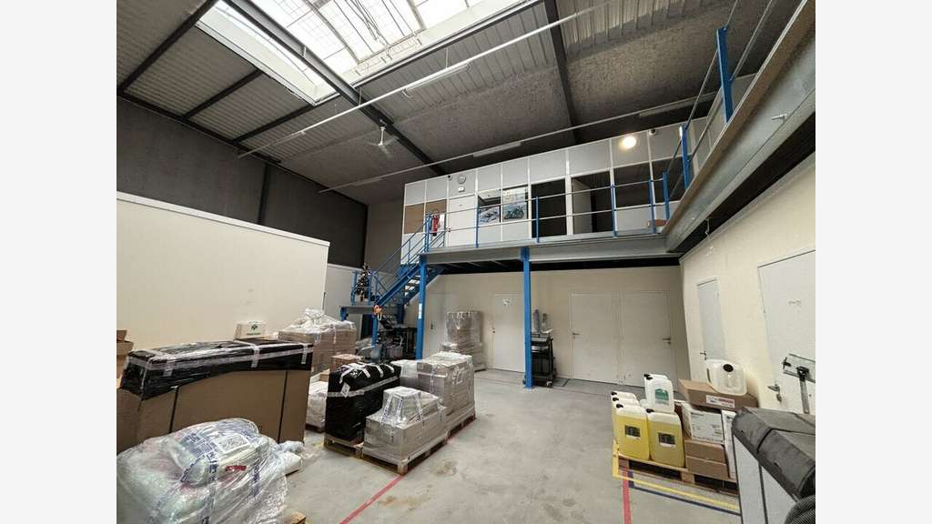 A louer local d'activités mixte 598m² Saint-Priest