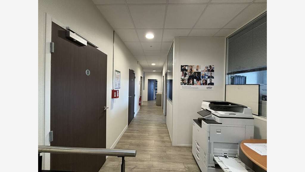 A louer local d'activités mixte 598m² Saint-Priest