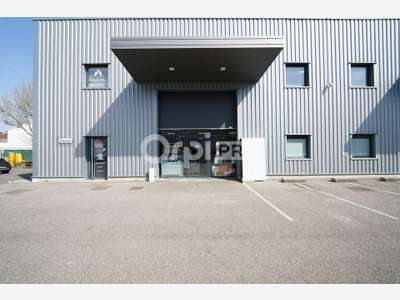 Entrepôts de 356m² à louer à Saint-Priest