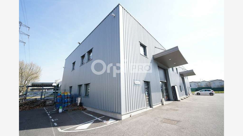 Entrepôts de 356m² à louer à Saint-Priest