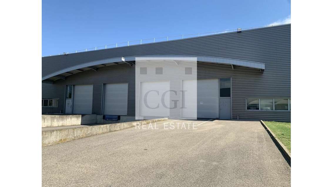 Local d'activités de 972m² à louer à Saint Priest