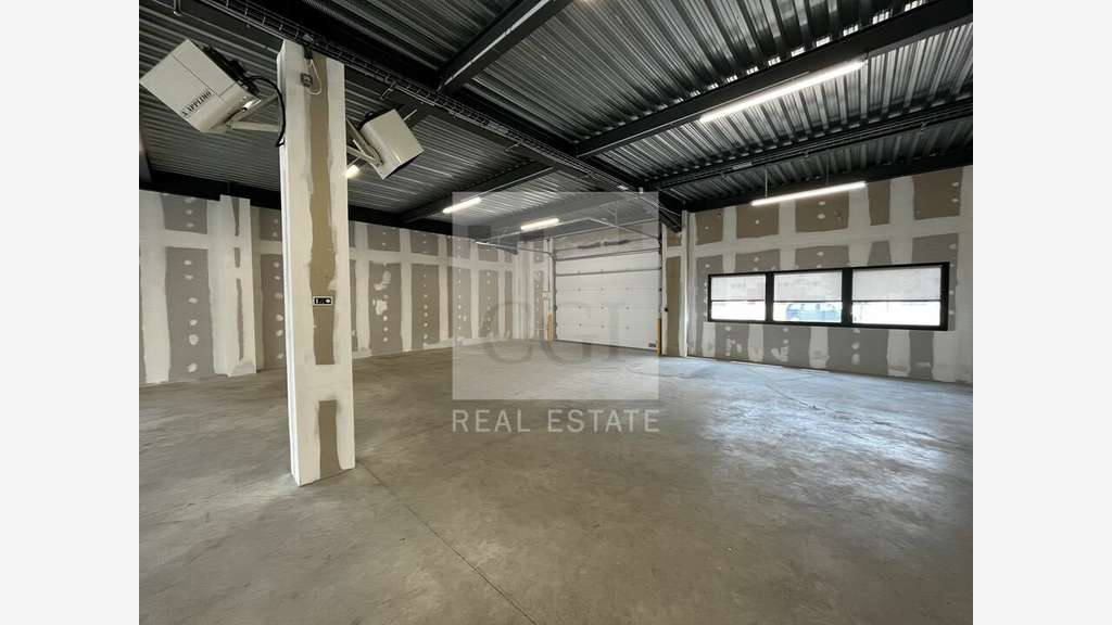 Loue bureaux local d'activités 2570m² Saint Priest
