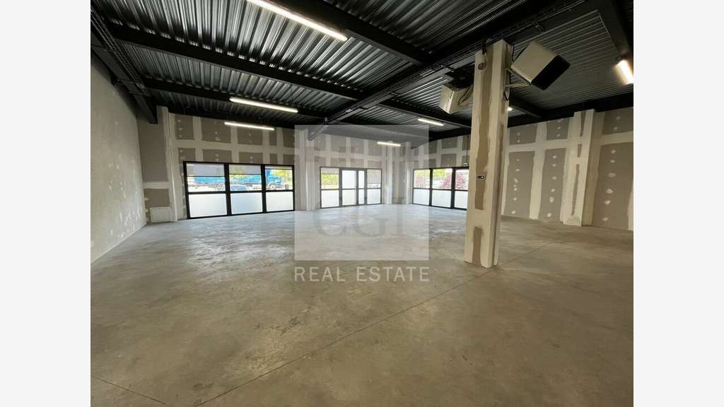 Loue bureaux local d'activités 2570m² Saint Priest