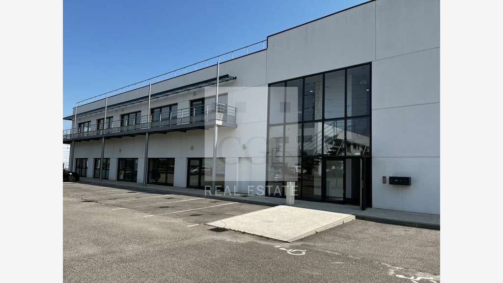 Loue bureaux local d'activités 2570m² Saint Priest