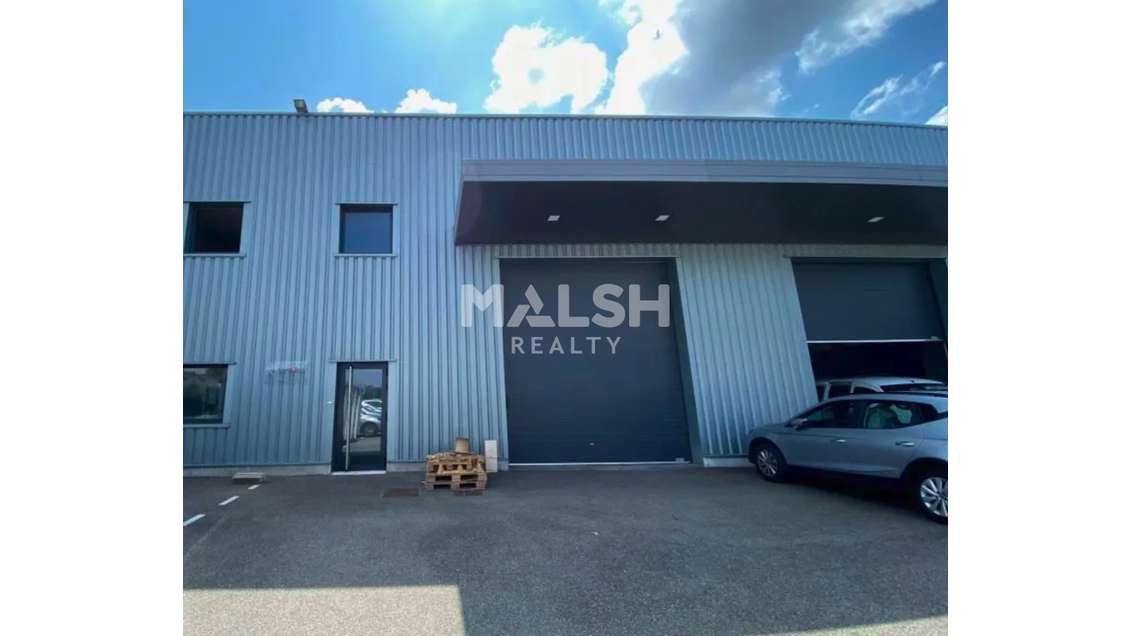 Locaux d'Activités à SAINT PRIEST - A LOUER - 475