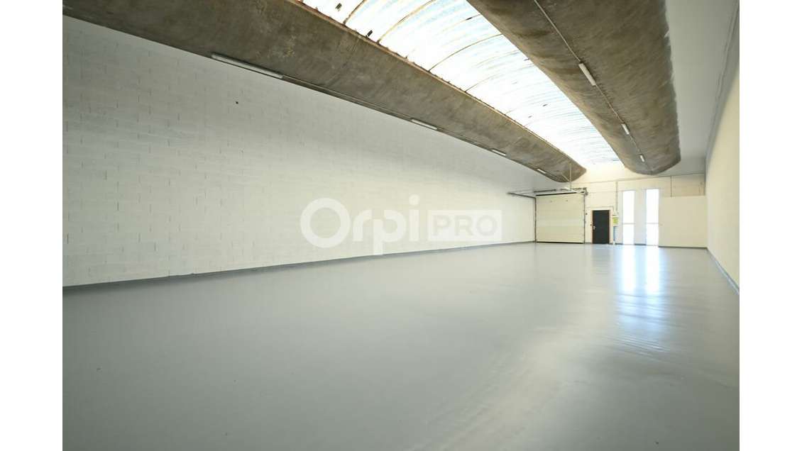 LOCAL D'ACTIVITE A LOUER - 205 m² - SAINT PRIEST