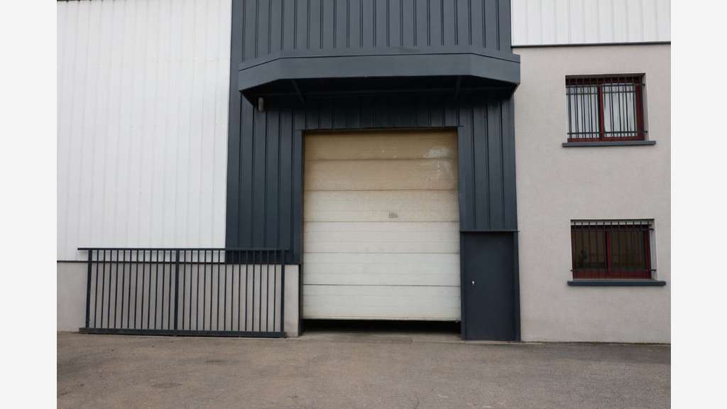 Local activité disponible 388m² à Saint-Priest