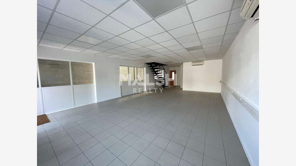 A louer locaux d'activités 975m² à Saint Priest