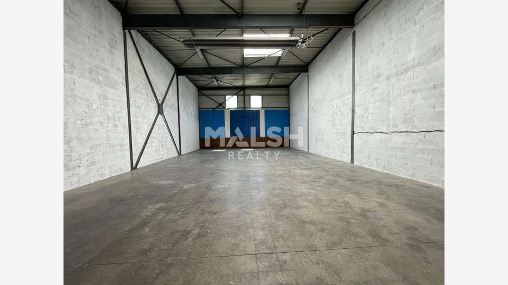 A louer locaux d'activités 975m² à Saint Priest