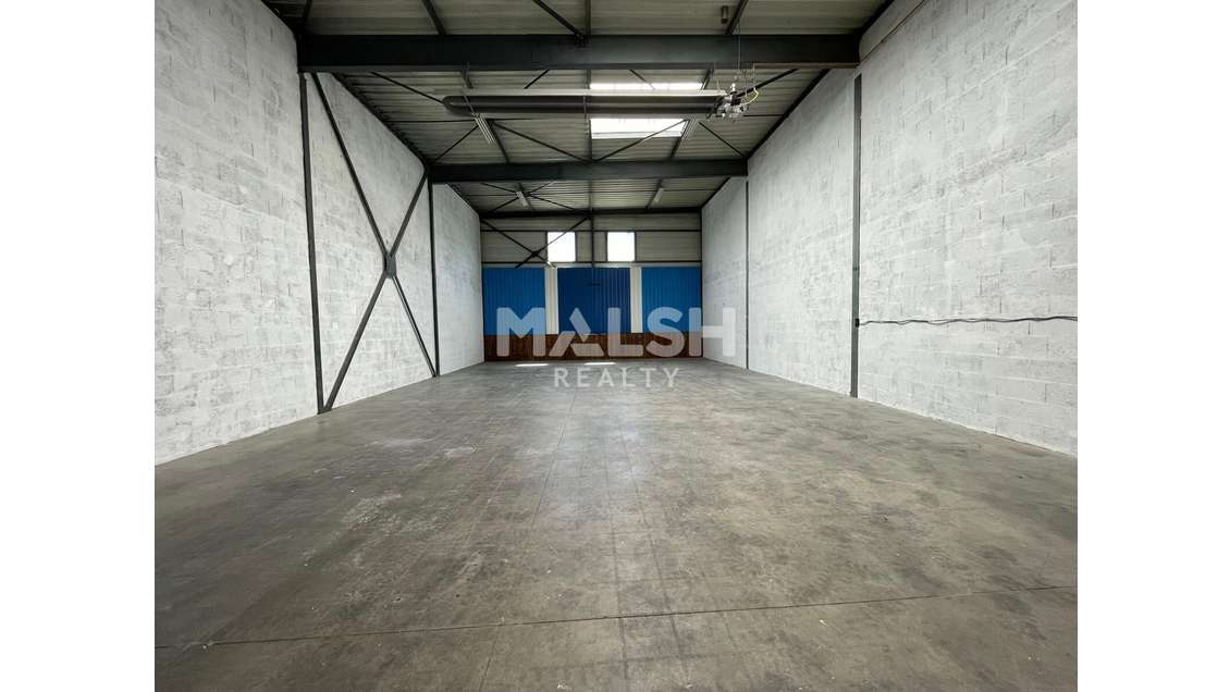 A louer locaux d'activités 975m² à Saint Priest
