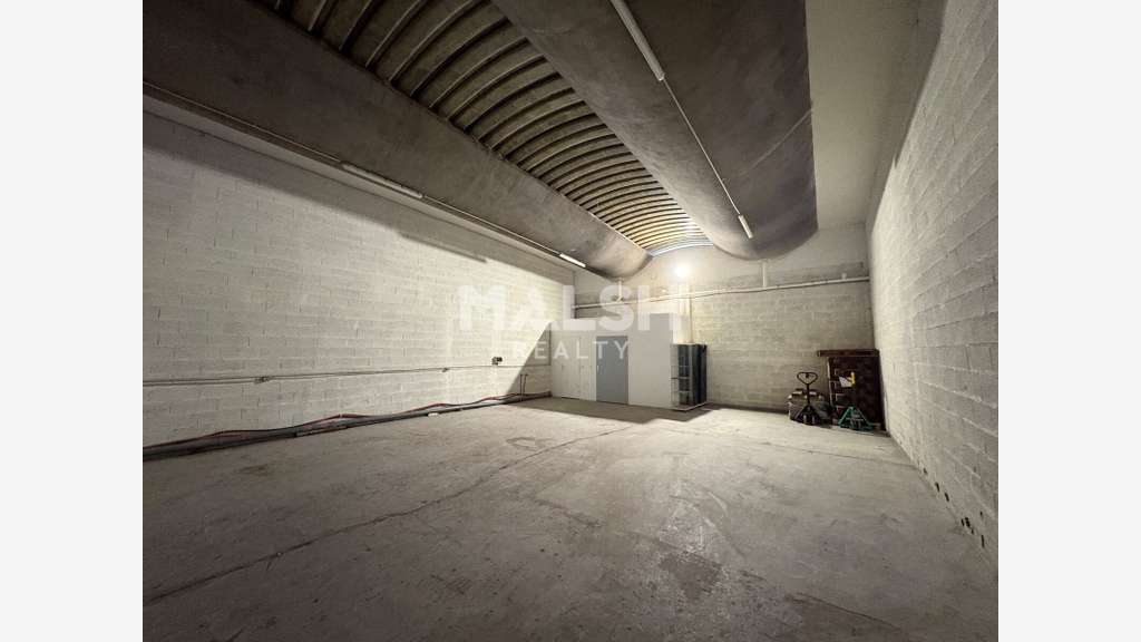 Local d'activités 206m² à louer à Saint Priest