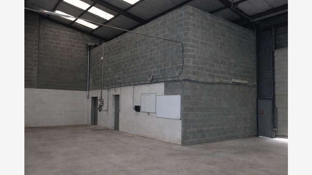 Entrepôt stockage 568m² à louer à Saint-Priest