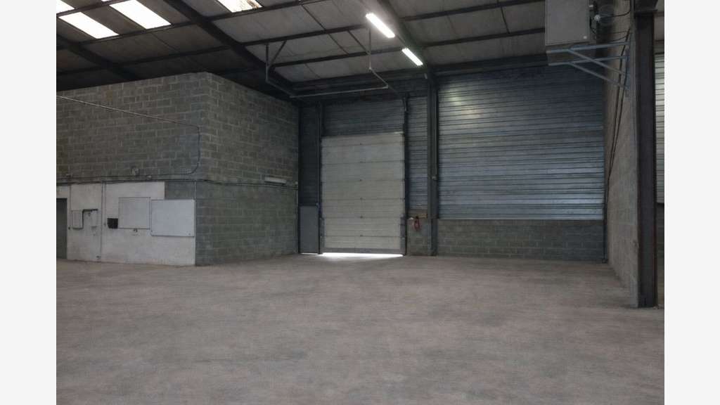 Entrepôt stockage 568m² à louer à Saint-Priest