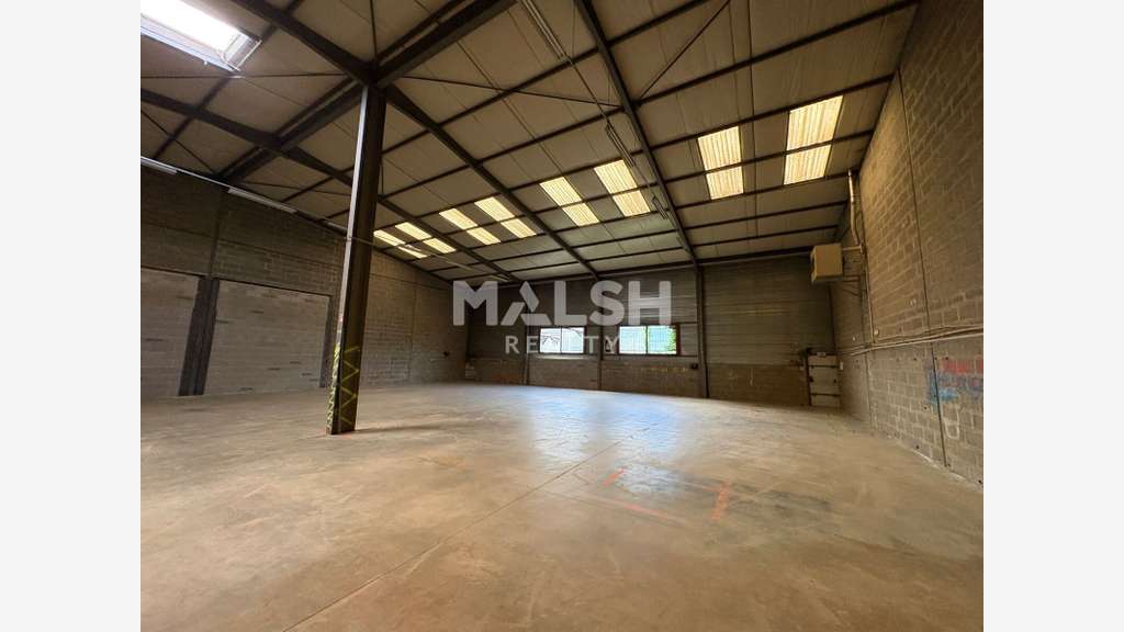 Locaux d'activités à louer 910m² à Saint Priest