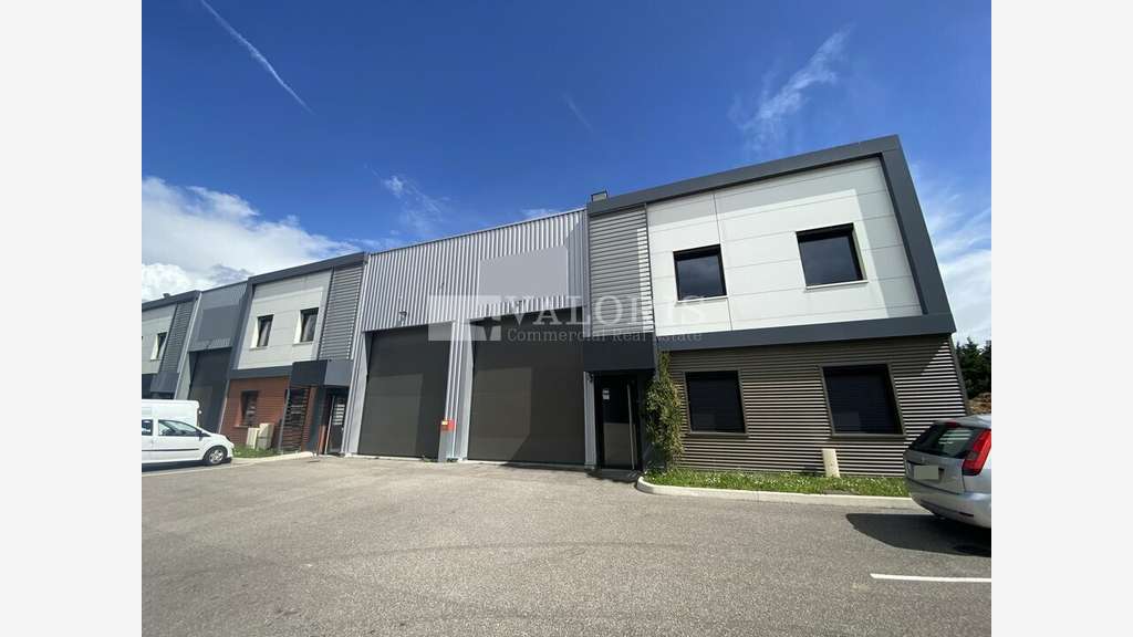 A louer local d'activité 670m² ZAC Saint-Priest