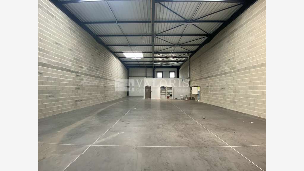 A louer local d'activité 670m² ZAC Saint-Priest
