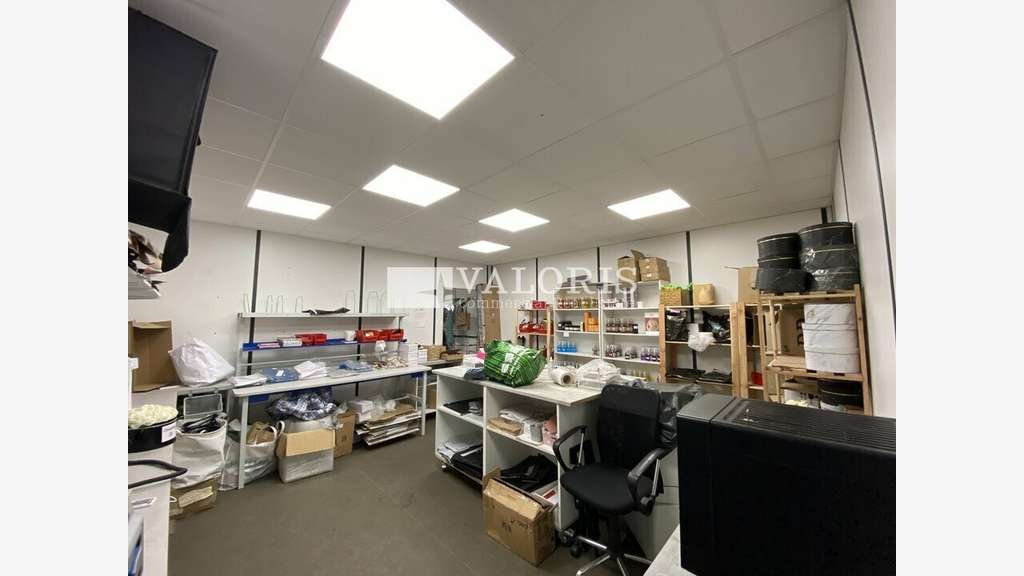 Location local d'activité 2570m² à Saint-Priest