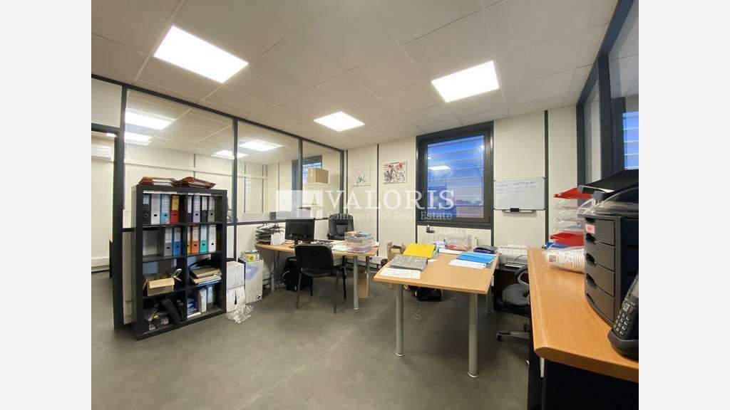 Location local d'activité 2570m² à Saint-Priest