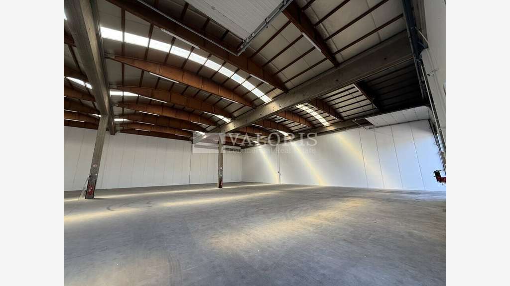 Location local d'activité 2570m² à Saint-Priest