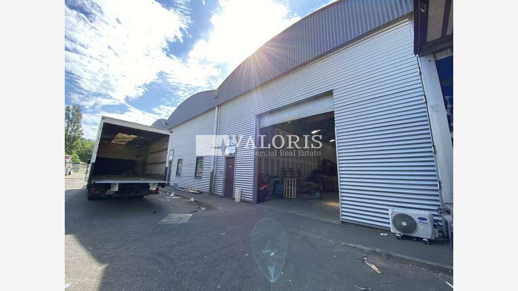 Location local d'activité 2570m² à Saint-Priest